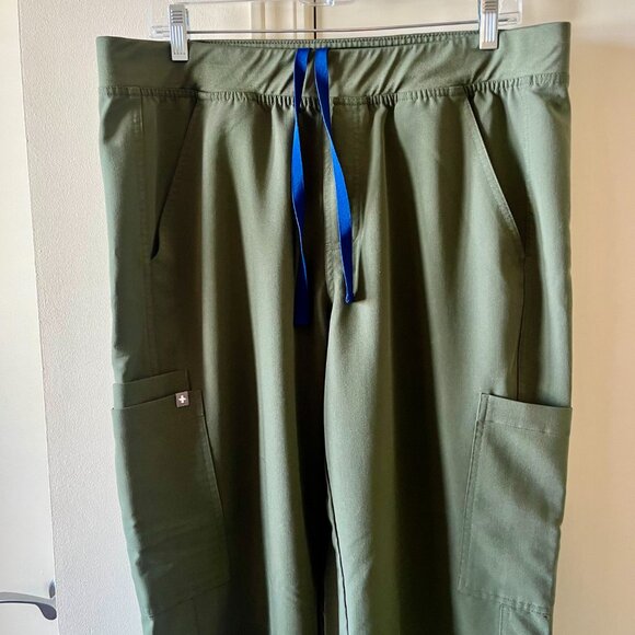 Figs Axim Cargo Scrub Pants Men’s Moss XL Short - Picture 2 of 8